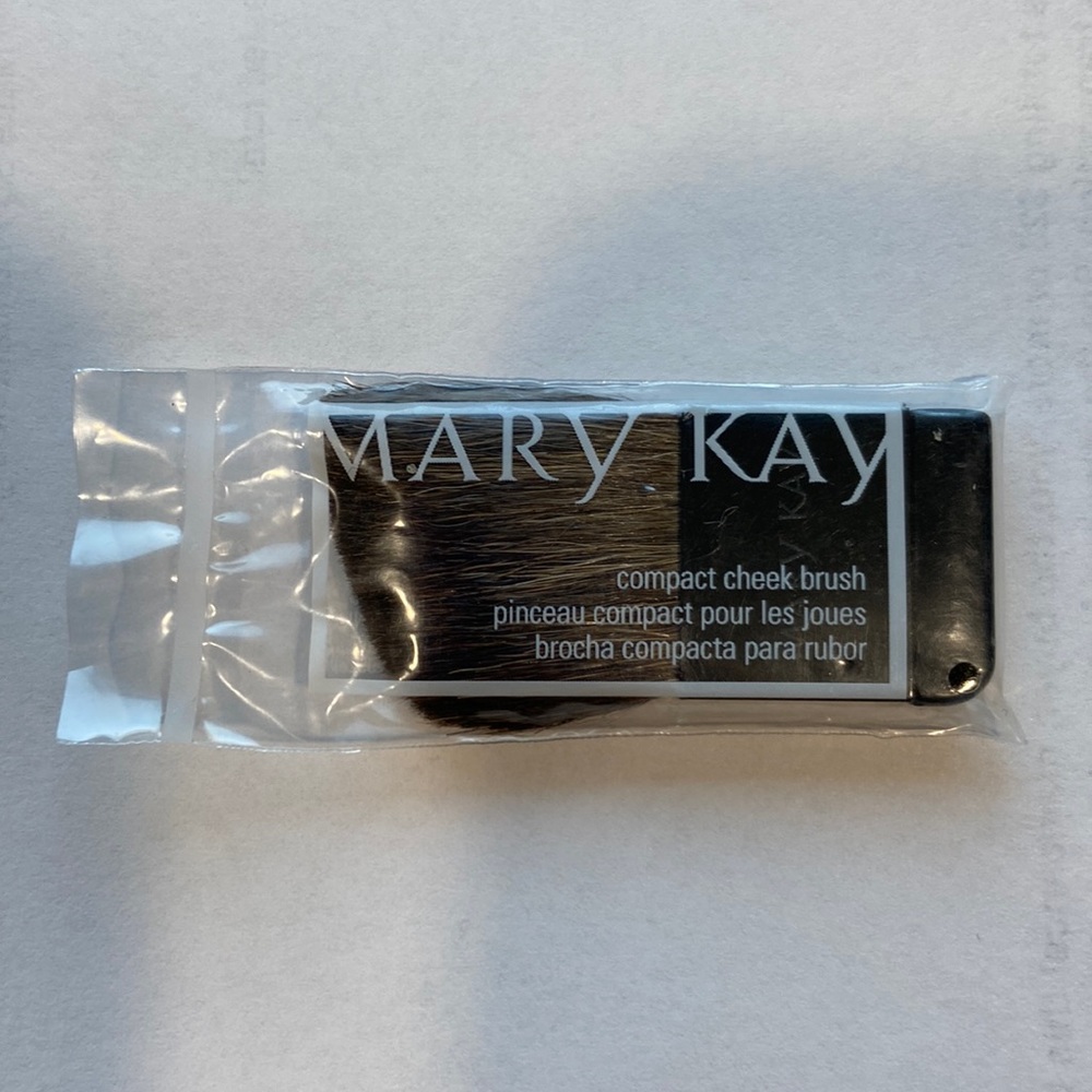 Mary Kay compact cheek brush